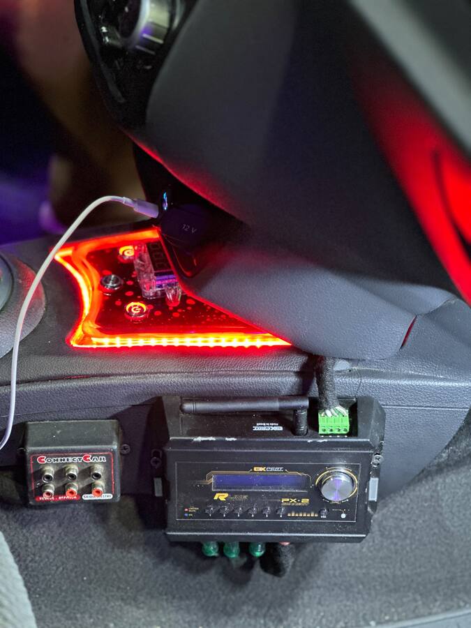 Central multimídia com módulo Expert PX-2 e distribuidor ConnectCar