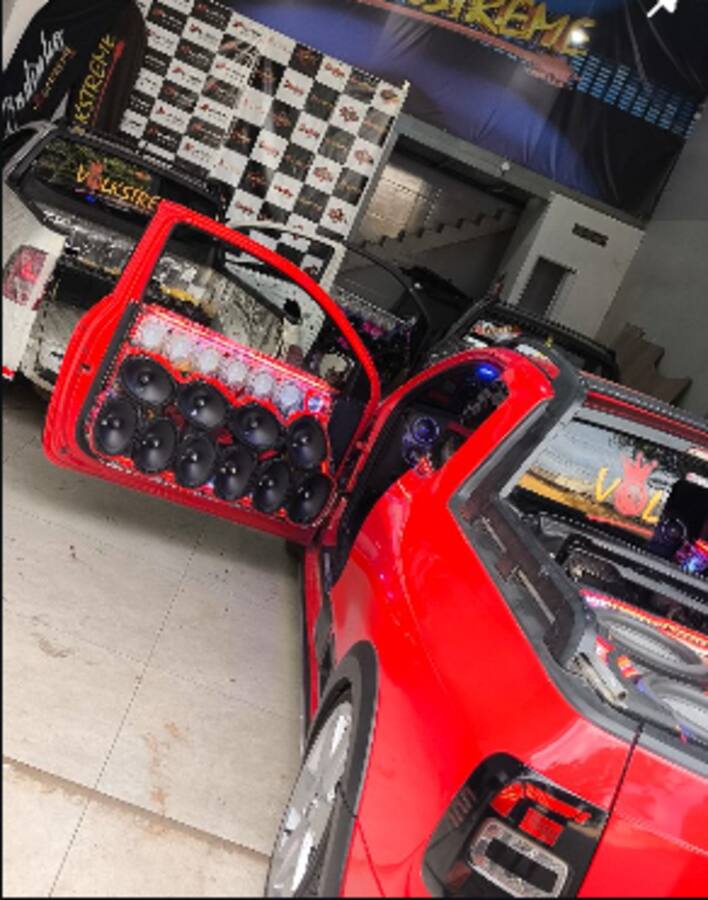 Painel de alto-falantes coaxiais montado